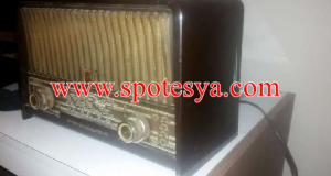 Satılık el yapımı tırtıksız antika yörük halısı 2 Klasik philips radyo 65 senelik