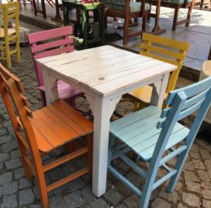 Deri kaplı çift kişilik baza 17 ikinci el cafe masa sandalye