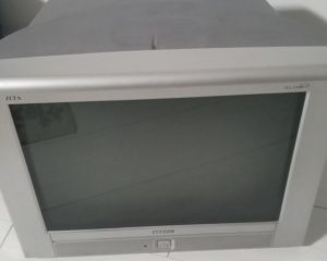 Kullanılmış ama hatasız vestel 127 ekran uydu alıcılı 4K smart LED televizyon 9 56 ekran tüplü televizyon vestel marka görüntü kalitesi yüksek scart girişli
