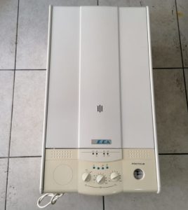 İyi durumda çalışan sorunu olmayan demirdöküm kombi 14 Temiz ECA Proteus 24 KW 20.000 Çift Eşanjörlü 2. El Kombi