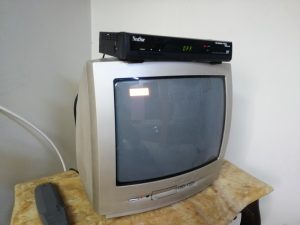 Kullanılmış ama hatasız vestel 127 ekran uydu alıcılı 4K smart LED televizyon 17 Philips marka ikinci el 37 ekran televizyon