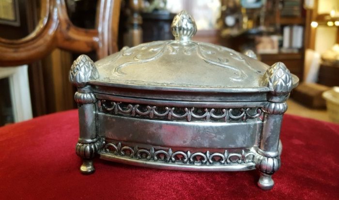 Antika gümüş kaplama mücevher kutusu