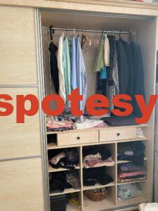 Kullanılmış yuvarlak yatak tertemiz sapasağlam yatak odası mobilyası 3 Temiz kullanılmış spotçudan sürgülü kapaklı elbise dolabı 2500 TL