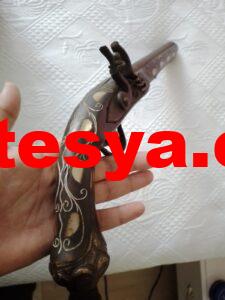 Antika köstekli saat 15 rubis orjinal isviçre malı 19 Antika tabanca işlemeli ve ağızdanbarut dolmalı tabanca