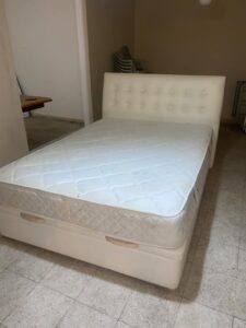 Kullanılmış yuvarlak yatak tertemiz sapasağlam yatak odası mobilyası 21 Spot baza ve yatak outlet defolu bazalar ucuz fiyata