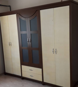 Tek parça üçlü kırmızı koltuk kanepe (yatak olmaz, bazası yoktur) 11 Elbise dolabı 2.el giysi dolabı çeşitleri her tarza uygun modelleriyle kullanıcılar